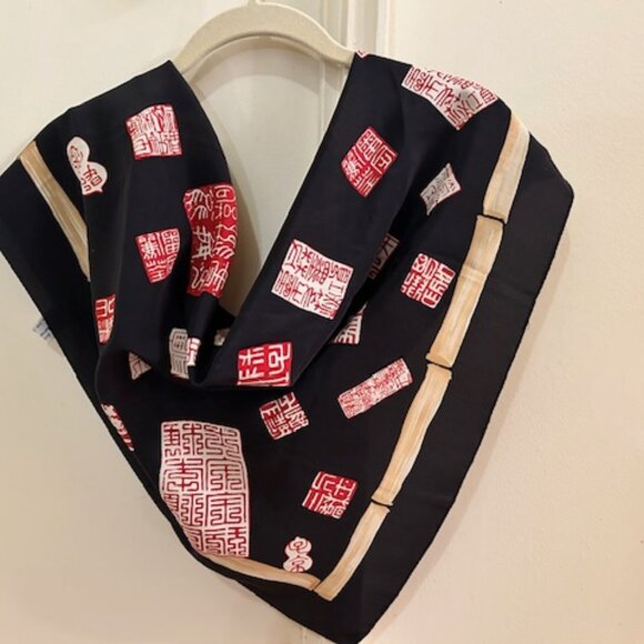 Silk scarf made for the Metropolitan Museum of Art - Picture 4 of 5